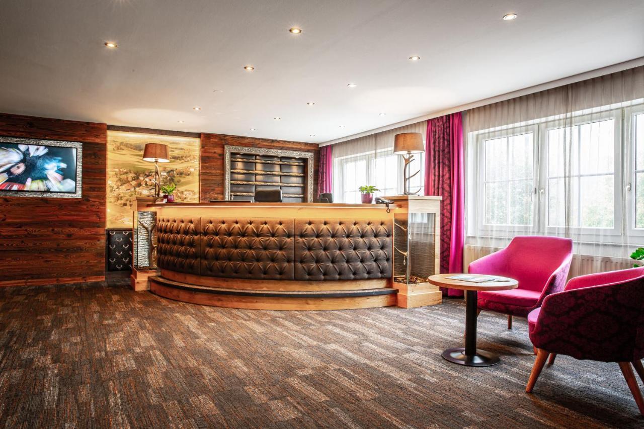 Voralpenhotel Schmoller Sankt Georgen im Attergau Exterior foto