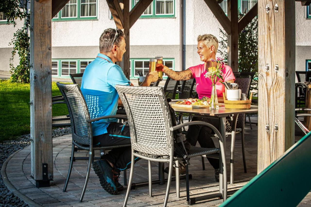 Voralpenhotel Schmoller Sankt Georgen im Attergau Exterior foto